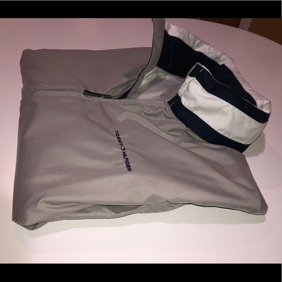 Large Tommy Hilfiger windbreaker with roll up hood - Picture 8 of 8